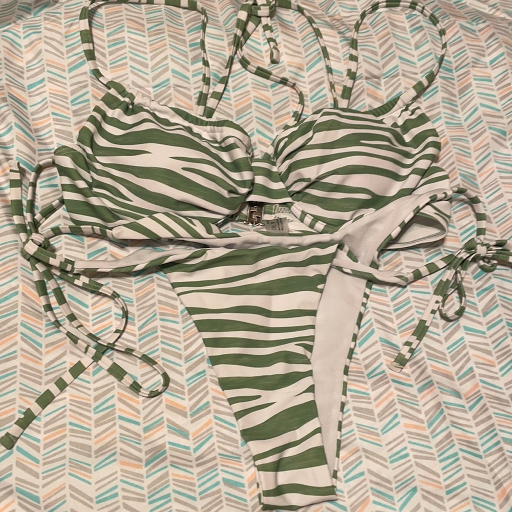 SHEIN Green and White Brazilian Bikini NWT Small